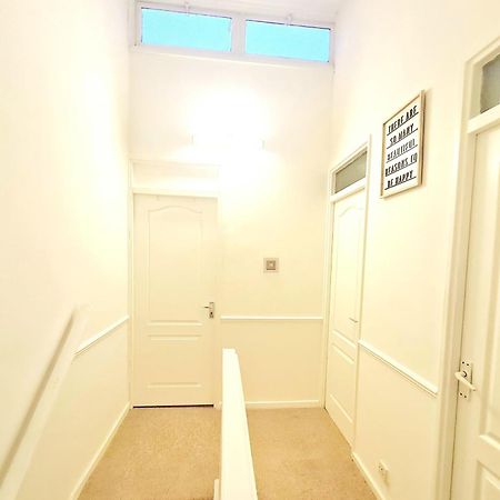 Cosy Luxurious 3 Bedroom House, Free Parking, Free Wifi, Private Garden, Free Netflix Havering Esterno foto